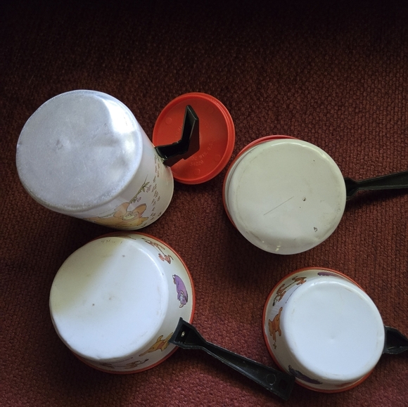 Vintage Disney Winnie The Pooh Plastic Tea Set & Aluminum Pots - Picture 5 of 6